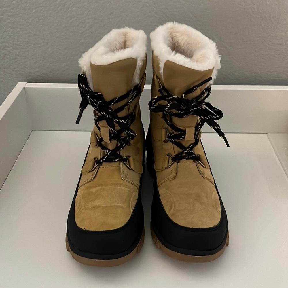 Snow boots
